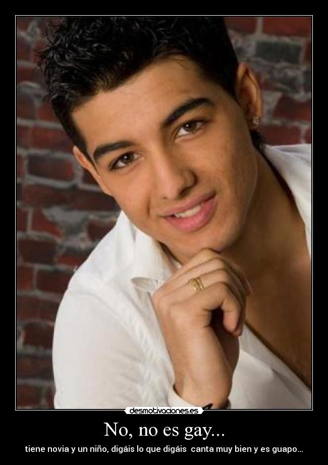 No, no es gay... - tiene novia y un niño, digáis lo que digáis canta muy bien y es guapo...
