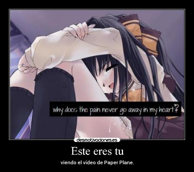 Este eres tu - viendo el video de Paper Plane.