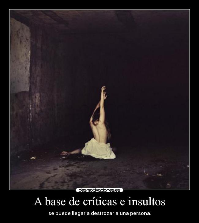 A base de críticas e insultos - 