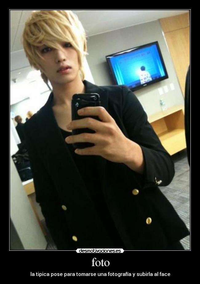 foto - la tipica pose para tomarse una fotografía y subirla al face