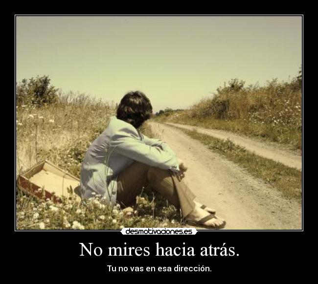 No mires hacia atrás. - Tu no vas en esa dirección.