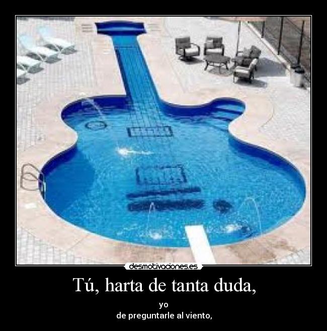 Tú, harta de tanta duda, - yo
de preguntarle al viento,