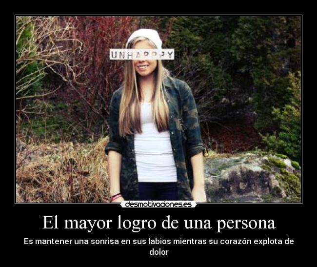 El mayor logro de una persona - Es mantener una sonrisa en sus labios mientras su corazón explota de dolor