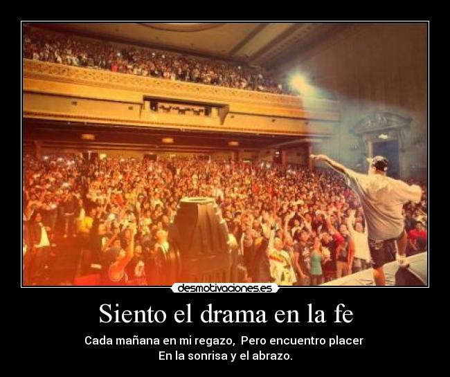 Siento el drama en la fe - Cada mañana en mi regazo, Pero encuentro placer
En la sonrisa y el abrazo.