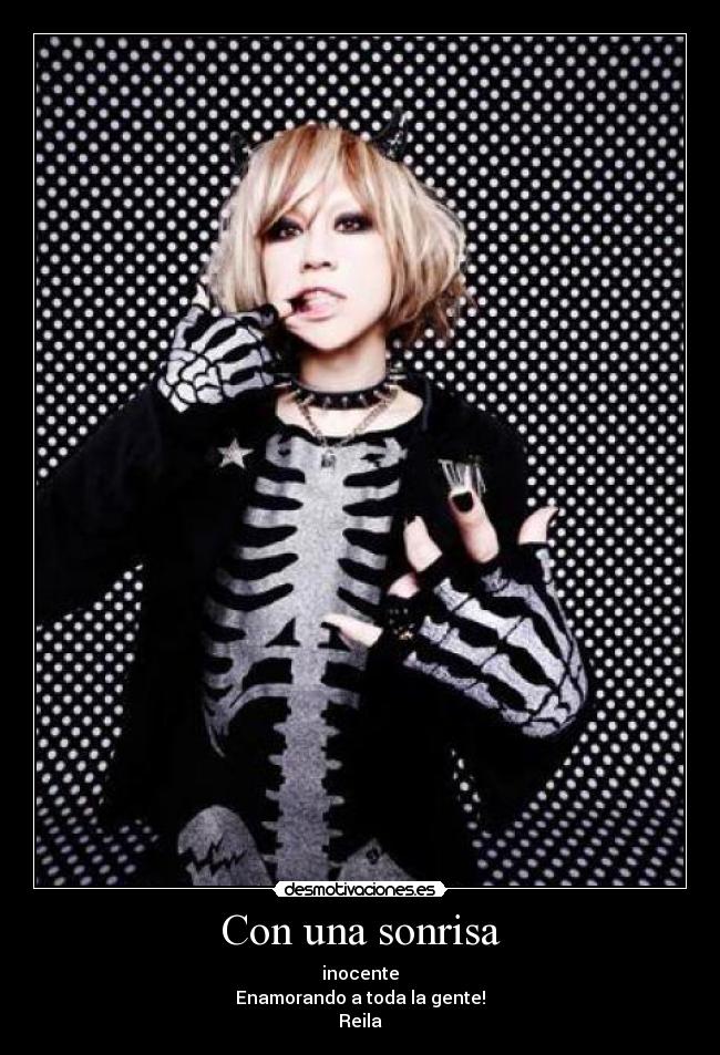Con una sonrisa - inocente
Enamorando a toda la gente!♥
Reila♥