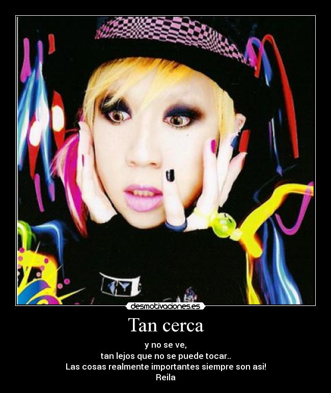 Tan cerca - y no se ve,
tan lejos que no se puede tocar..
Las cosas realmente importantes siempre son asi!♥
Reila♥