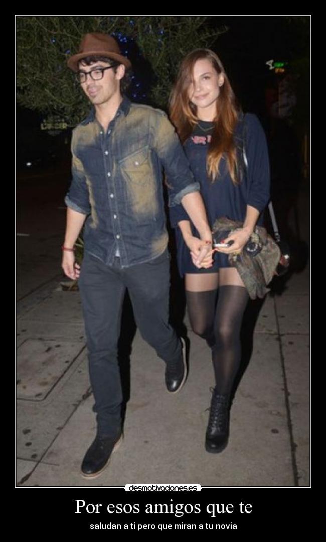 Por esos amigos que te - saludan a ti pero que miran a tu novia