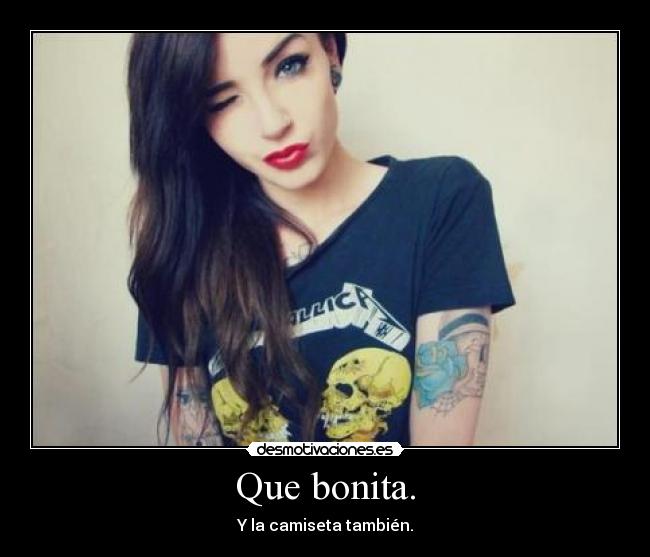 Que bonita. - Y la camiseta también.