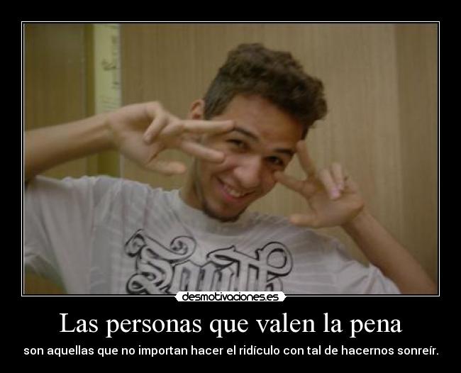 carteles pegando galletas con mermelada techo celda desmotivaciones