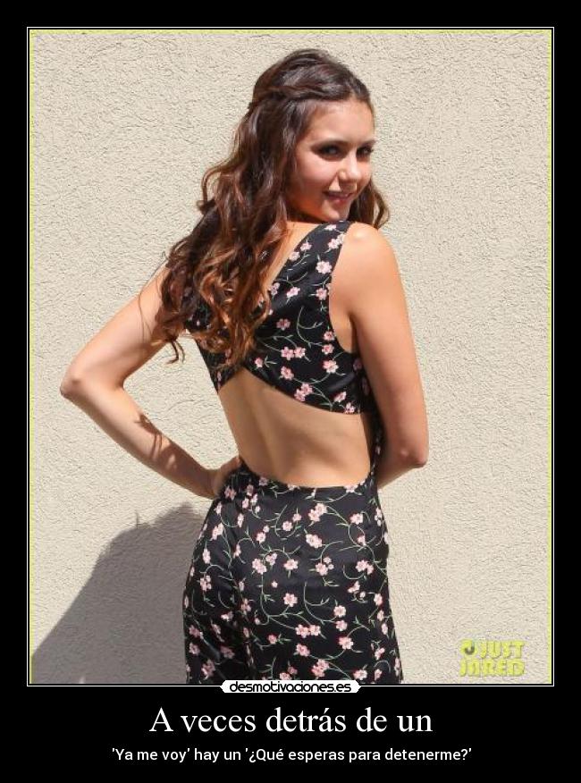 A veces detrás de un - 