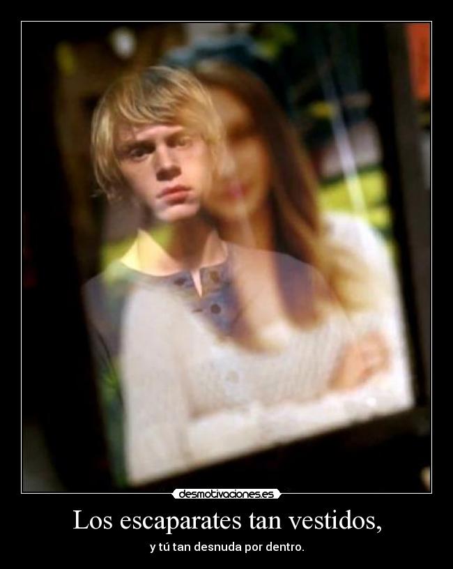 Los escaparates tan vestidos, - y tú tan desnuda por dentro.