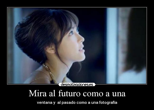 Mira al futuro como a una - ventana y  al pasado como a una fotografía