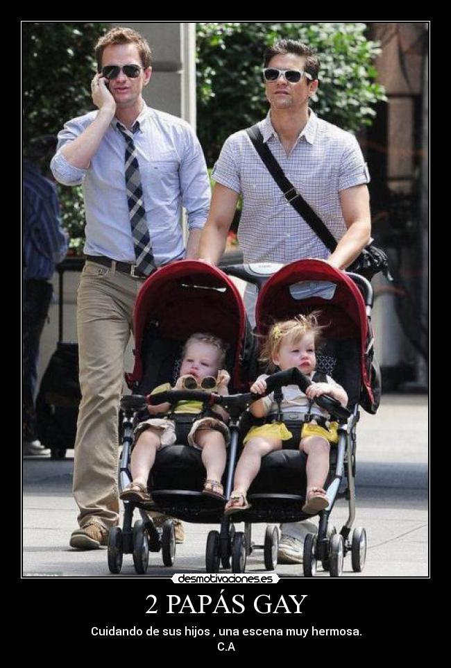 2 PAPÁS GAY - Cuidando de sus hijos , una escena muy hermosa.
C.A