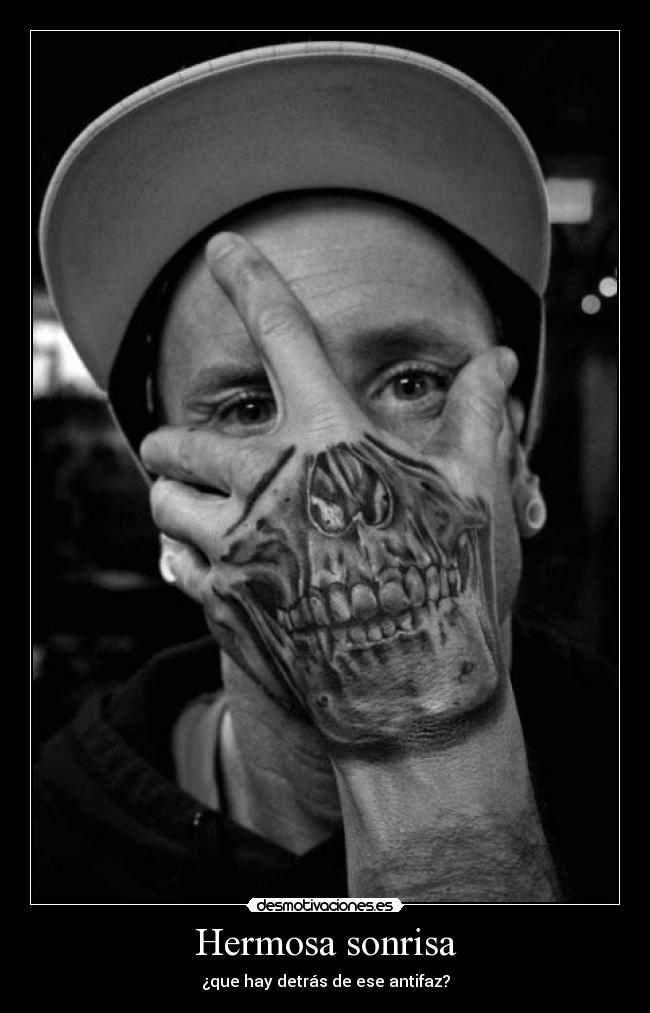 Hermosa sonrisa - ¿que hay detrás de ese antifaz?
