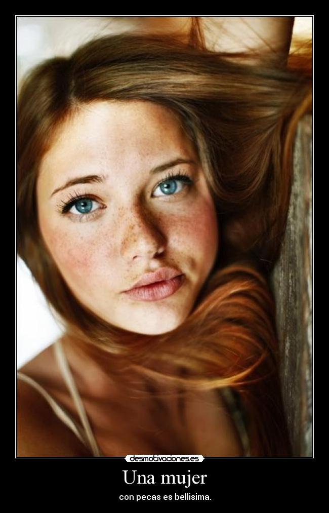 Una mujer - con pecas es bellisima.