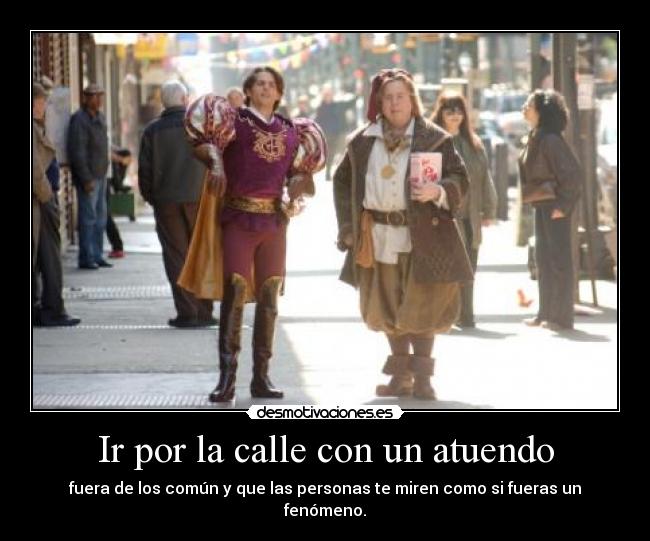 Ir por la calle con un atuendo -