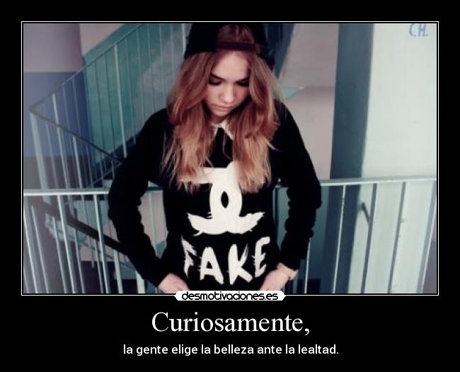 Curiosamente, -