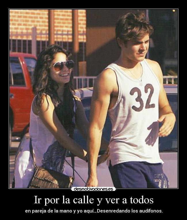 Ir por la calle y ver a todos - en pareja de la mano y yo aquí…Desenredando los audífonos.