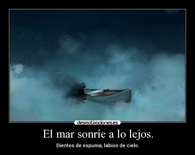 El mar sonríe a lo lejos. -