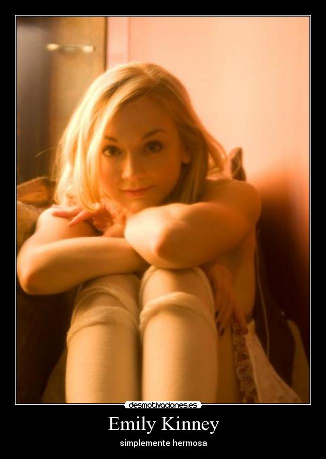 Emily Kinney - simplemente hermosa