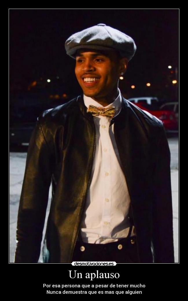 Un aplauso - Por esa persona que a pesar de tener mucho
Nunca demuestra que es mas que alguien