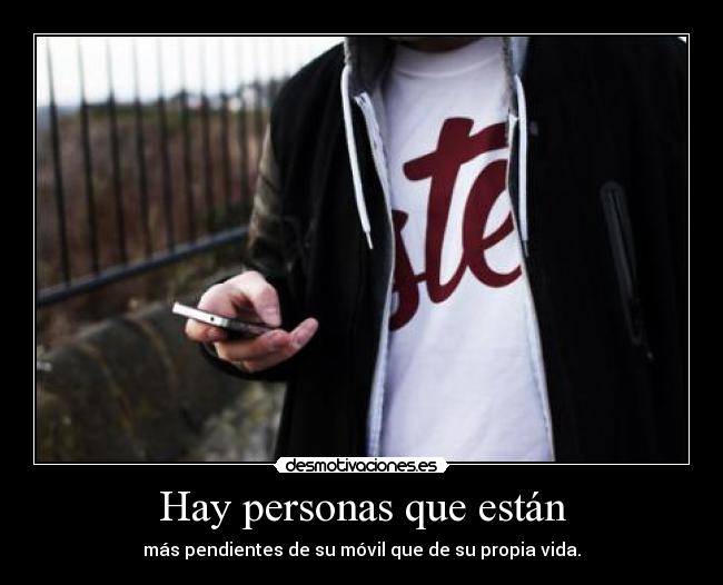 carteles simplemente 0kinder con boca llena sangre rien las hienas desmotivaciones