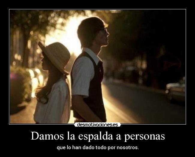 Damos la espalda a personas - 