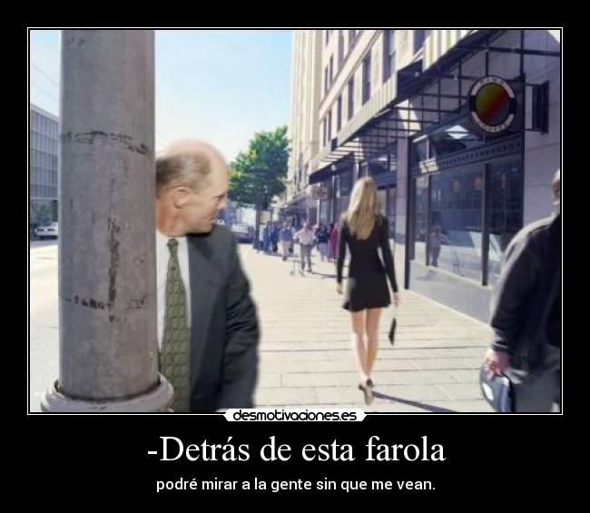 -Detrás de esta farola -