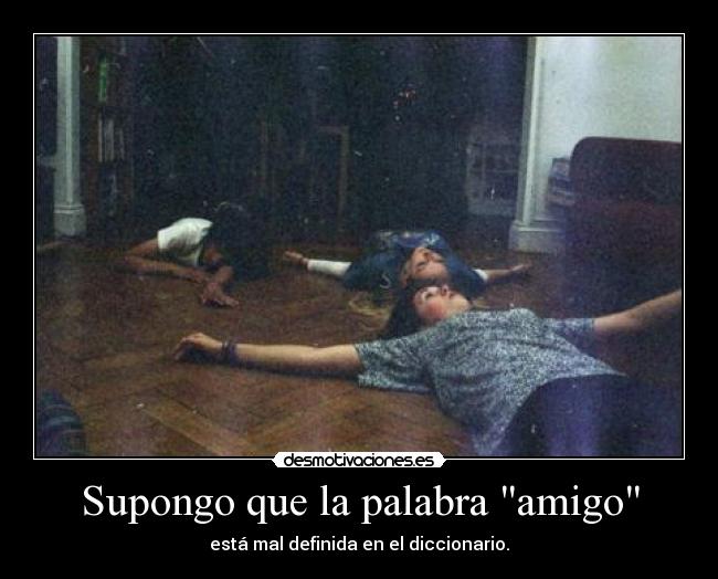 Supongo que la palabra amigo - está mal definida en el diccionario.