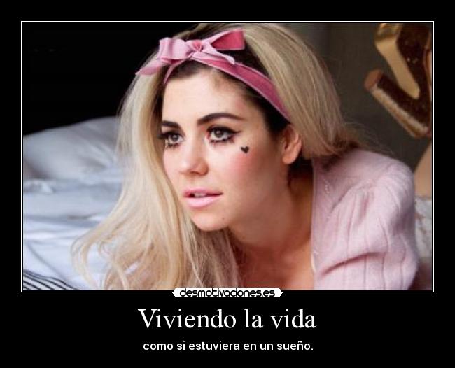 Viviendo la vida - como si estuviera en un sueño.