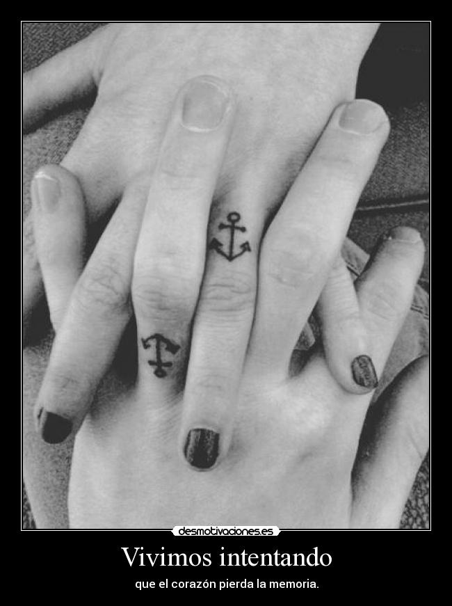 Vivimos intentando - que el corazón pierda la memoria.