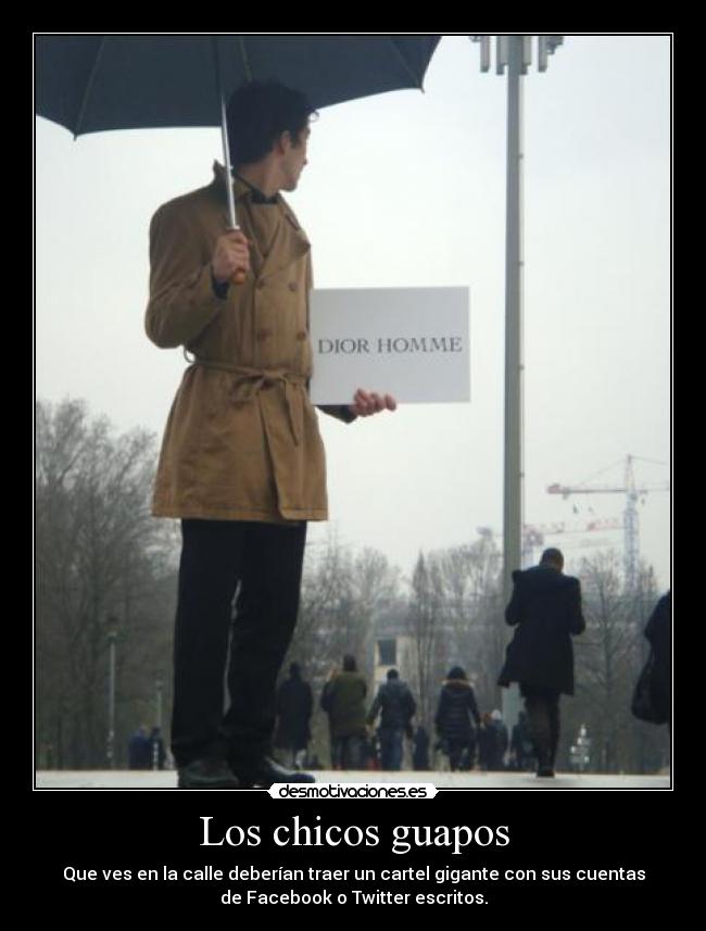 Los chicos guapos - Que ves en la calle deberían traer un cartel gigante con sus cuentas
de Facebook o Twitter escritos.