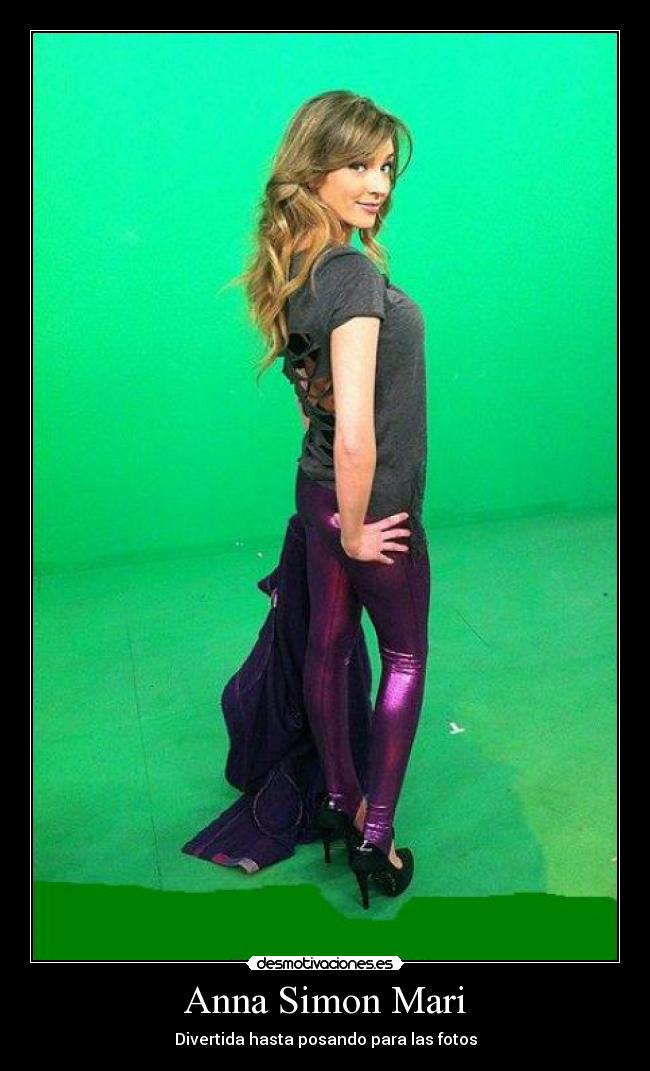 Anna Simon Mari - Divertida hasta posando para las fotos