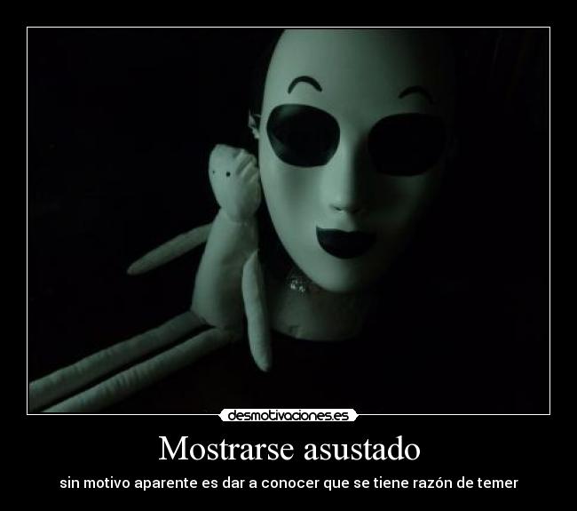 Mostrarse asustado -