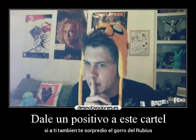 Dale un positivo a este cartel - si a ti tambien te sorpredio el gorro del Rubius