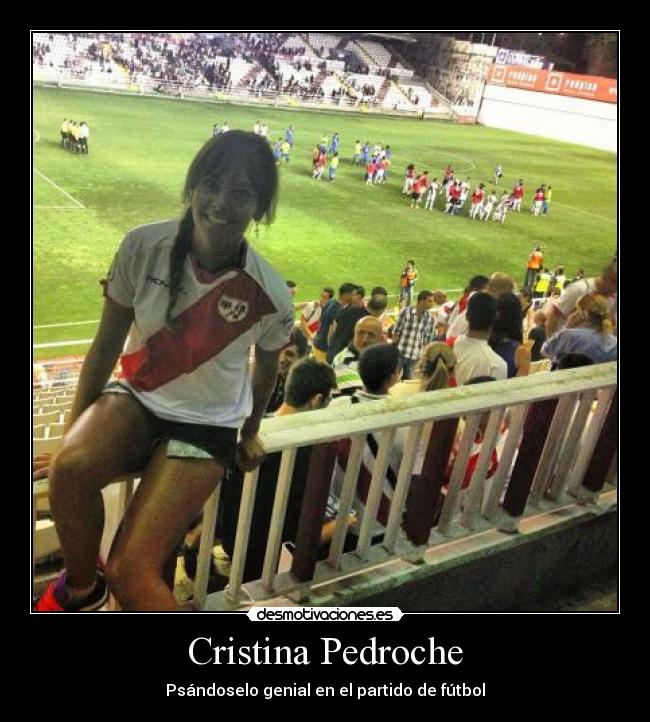 Cristina Pedroche - Psándoselo genial en el partido de fútbol