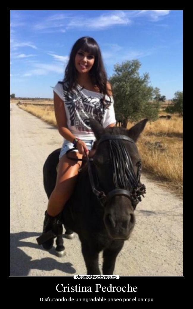 Cristina Pedroche - Disfrutando de un agradable paseo por el campo