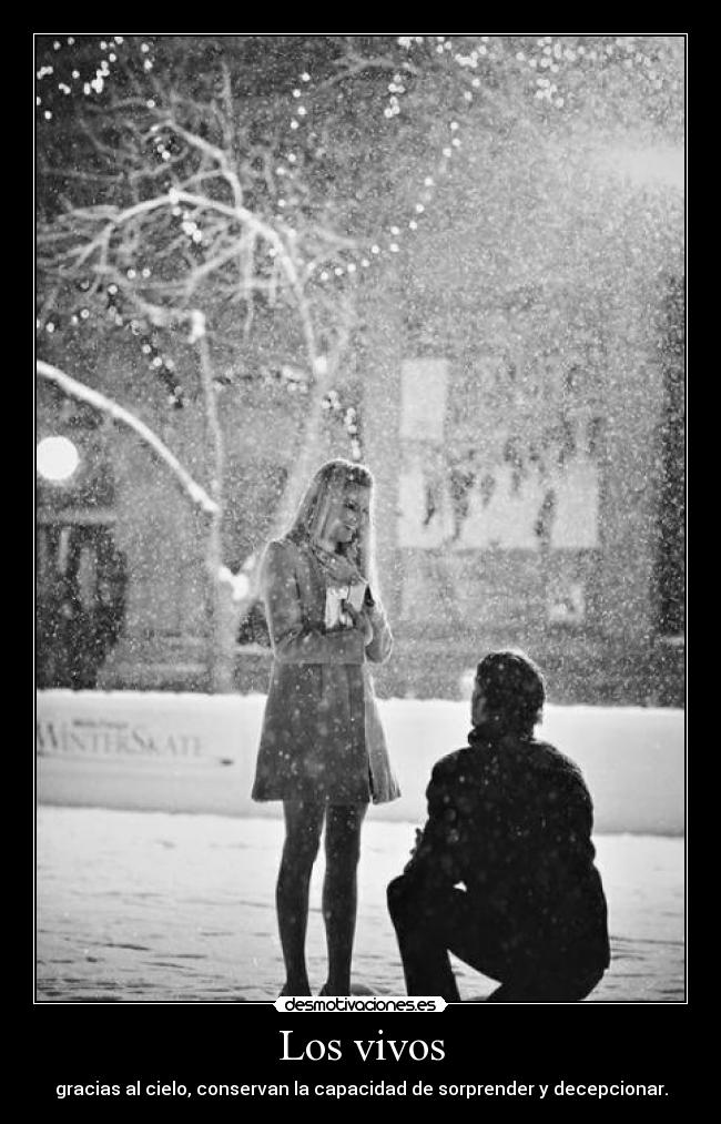 Los vivos - gracias al cielo, conservan la capacidad de sorprender y decepcionar.