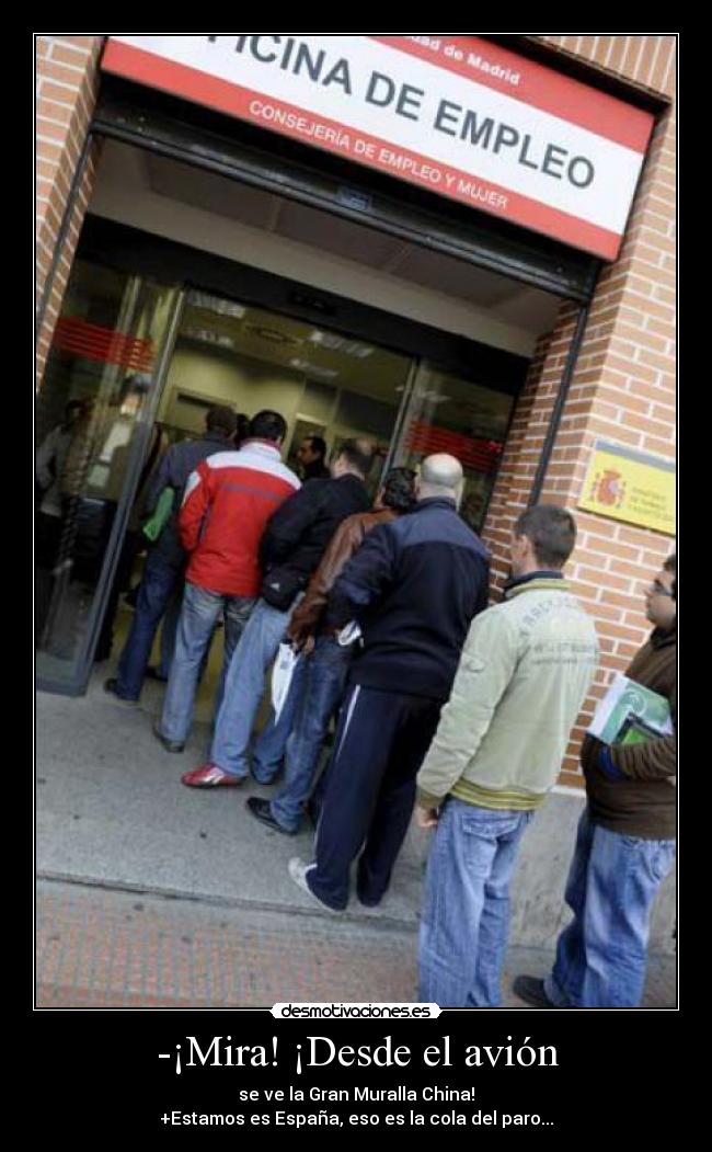 -¡Mira! ¡Desde el avión - se ve la Gran Muralla China!
+Estamos es España, eso es la cola del paro...