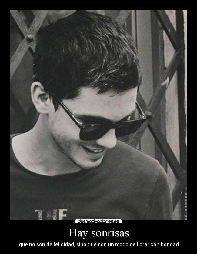 carteles esos momentos los que sonries que esa sonrisa falsa desmotivaciones