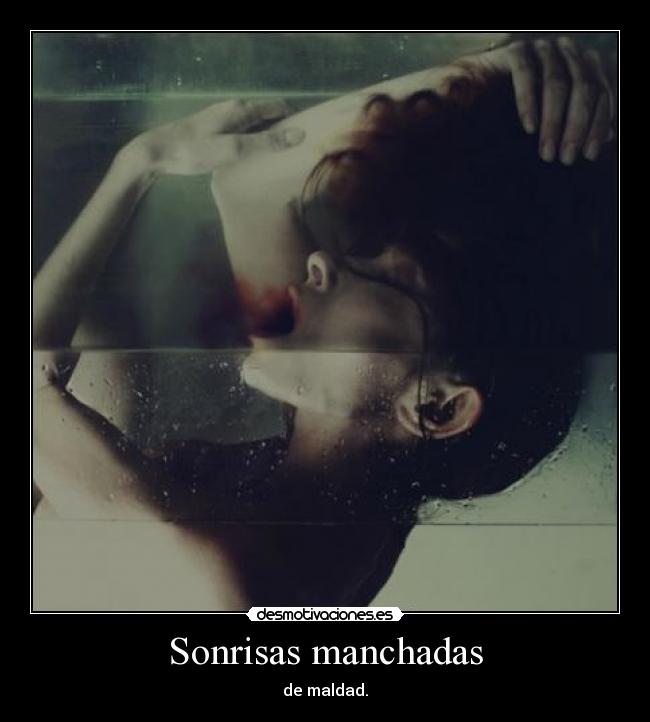 Sonrisas manchadas - de maldad.