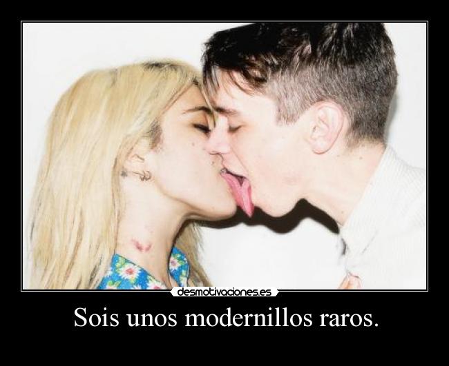 Sois unos modernillos raros. -