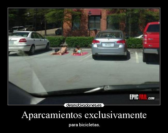 Aparcamientos exclusivamente - para bicicletas.