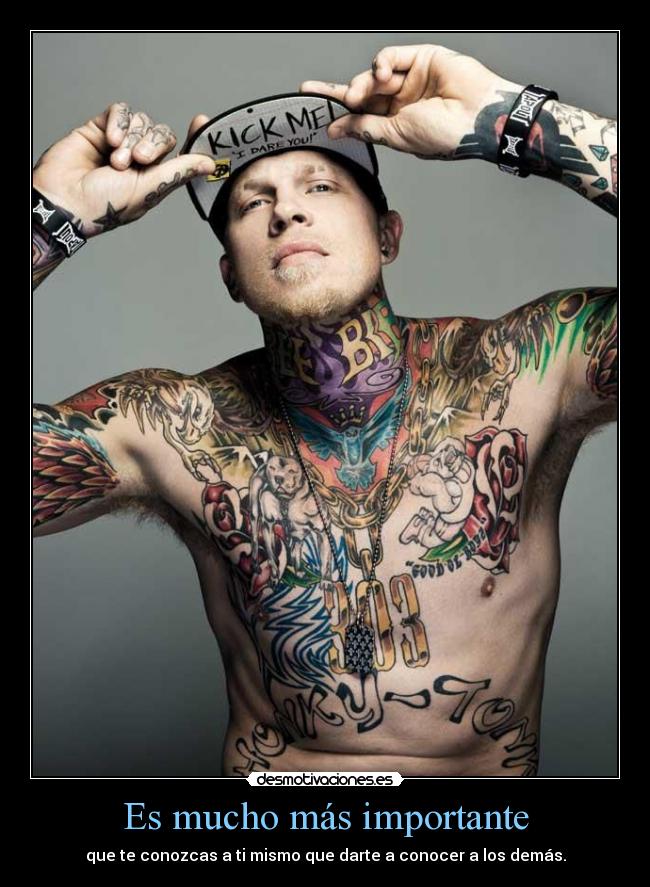 Es mucho más importante - que te conozcas a ti mismo que darte a conocer a los demás.