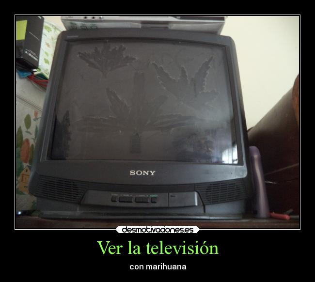 Ver la televisión - con marihuana