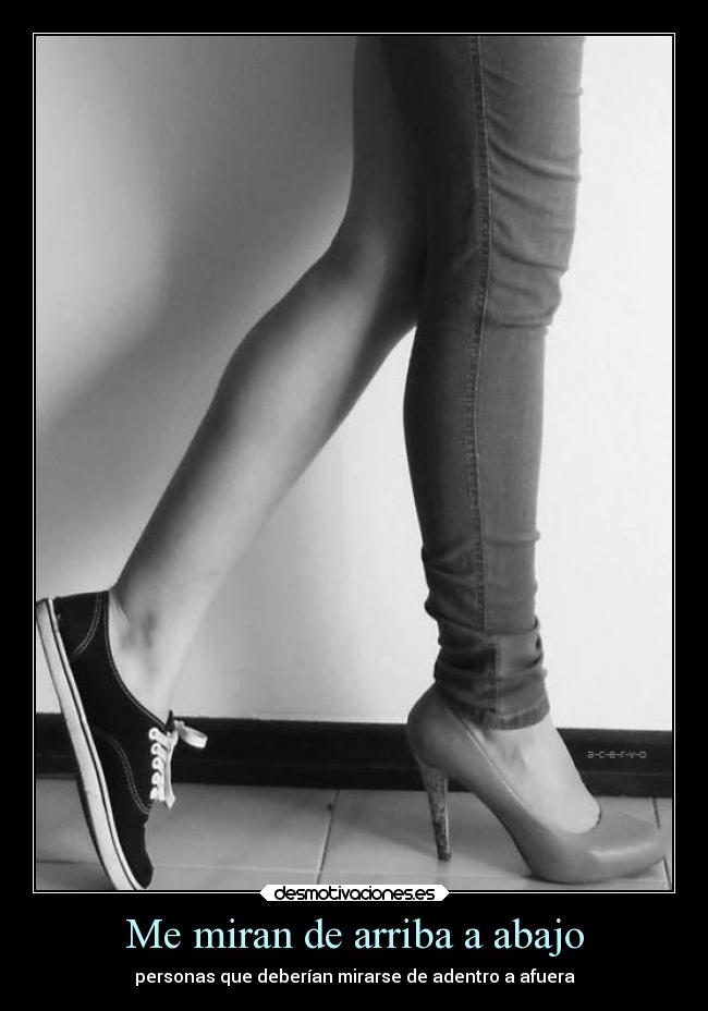 carteles criticas juzgar personas adentro alma afuera tacones tennis desmotivaciones