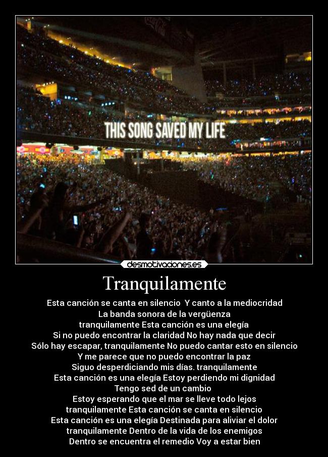 Tranquilamente - Esta canción se canta en silencio Y canto a la mediocridad
La banda sonora de la vergüenza
tranquilamente Esta canción es una elegía
Si no puedo encontrar la claridad No hay nada que decir
Sólo hay escapar, tranquilamente No puedo cantar esto en silencio
Y me parece que no puedo encontrar la paz
Siguo desperdiciando mis días. tranquilamente
Esta canción es una elegía Estoy perdiendo mi dignidad
Tengo sed de un cambio
Estoy esperando que el mar se lleve todo lejos
tranquilamente Esta canción se canta en silencio
Esta canción es una elegía Destinada para aliviar el dolor
tranquilamente Dentro de la vida de los enemigos
Dentro se encuentra el remedio Voy a estar bien