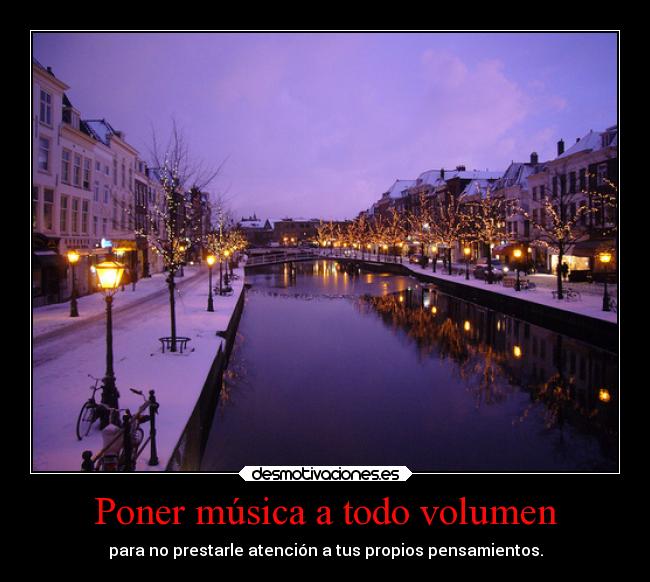 Poner música a todo volumen -