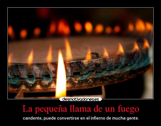 La pequeña llama de un fuego -