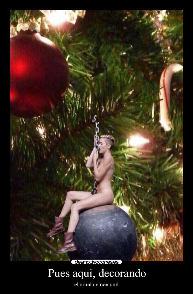 carteles criticas miley cirus desnudo navidad jajajajaja desmotivaciones